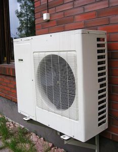 Ventilator zum Ansaugen der Außenluft für die Wärmepumpe